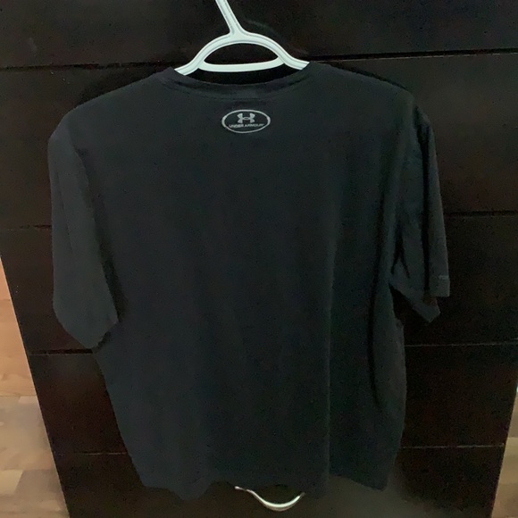 Under Armour vneck, cotton t shirt. Size Large. - Picture 2 of 3